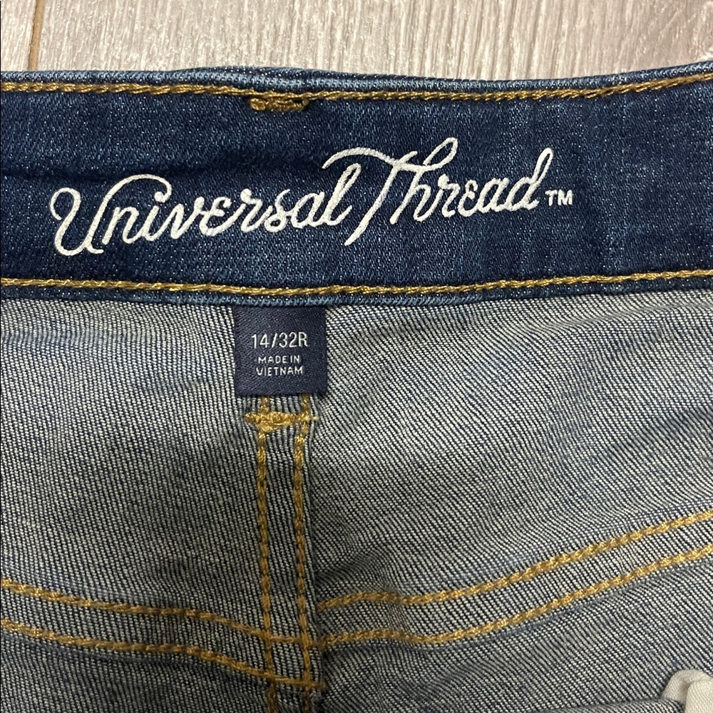 Universal Thread High Rise Denim Shorts - Picture 2 of 4